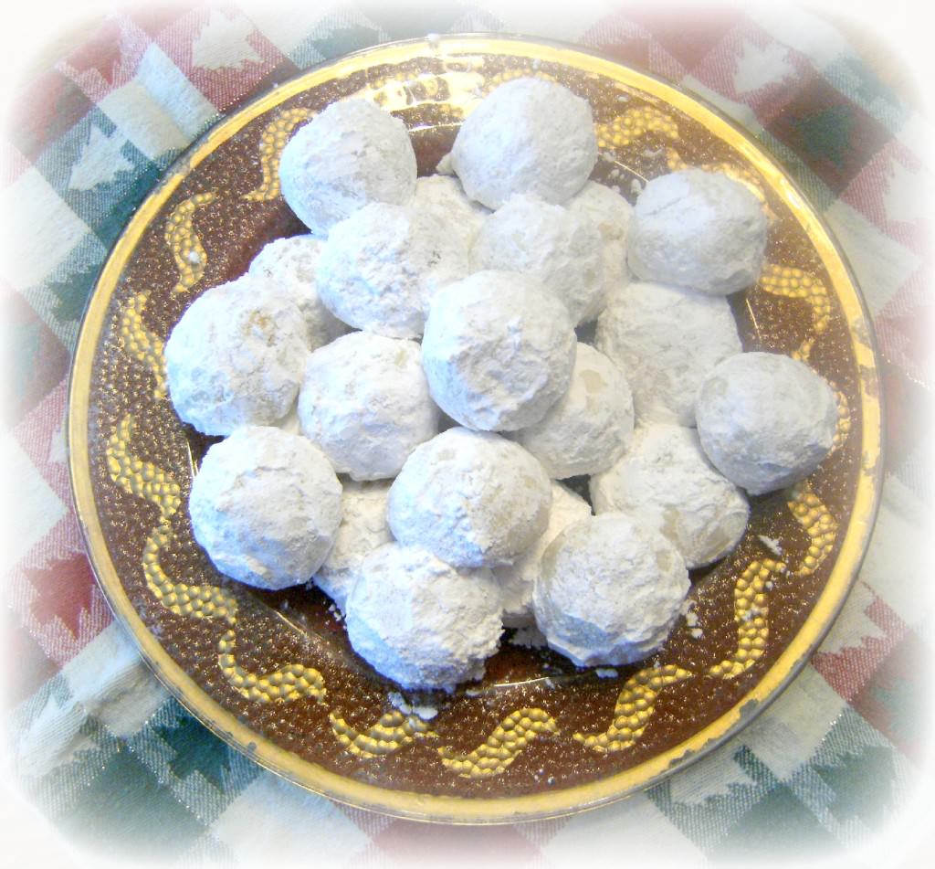 Pfeffernusse Spiced Snowball Cookies | ComfortablyDomestic.com