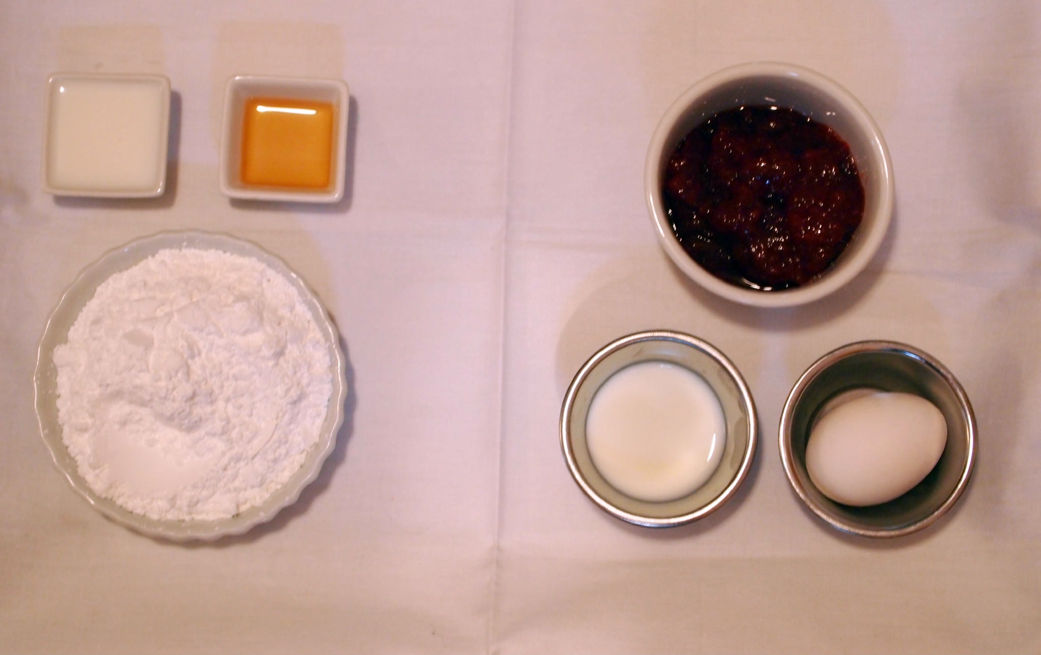 ingredients to make the filling for strawberry toaster pies