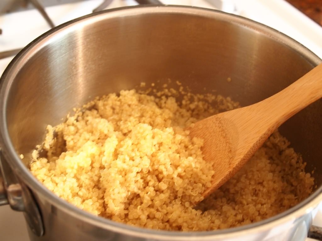 fluffy cooked quinoa