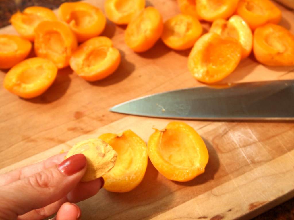 sliced apricots