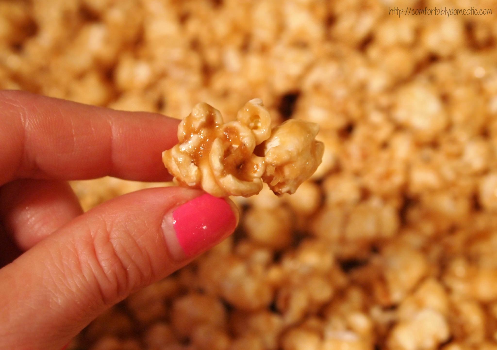 Making this recipe for vanilla caramel corn will become one of your family's new Christmas traditions! | Recipe on ComfortablyDomestic.com
