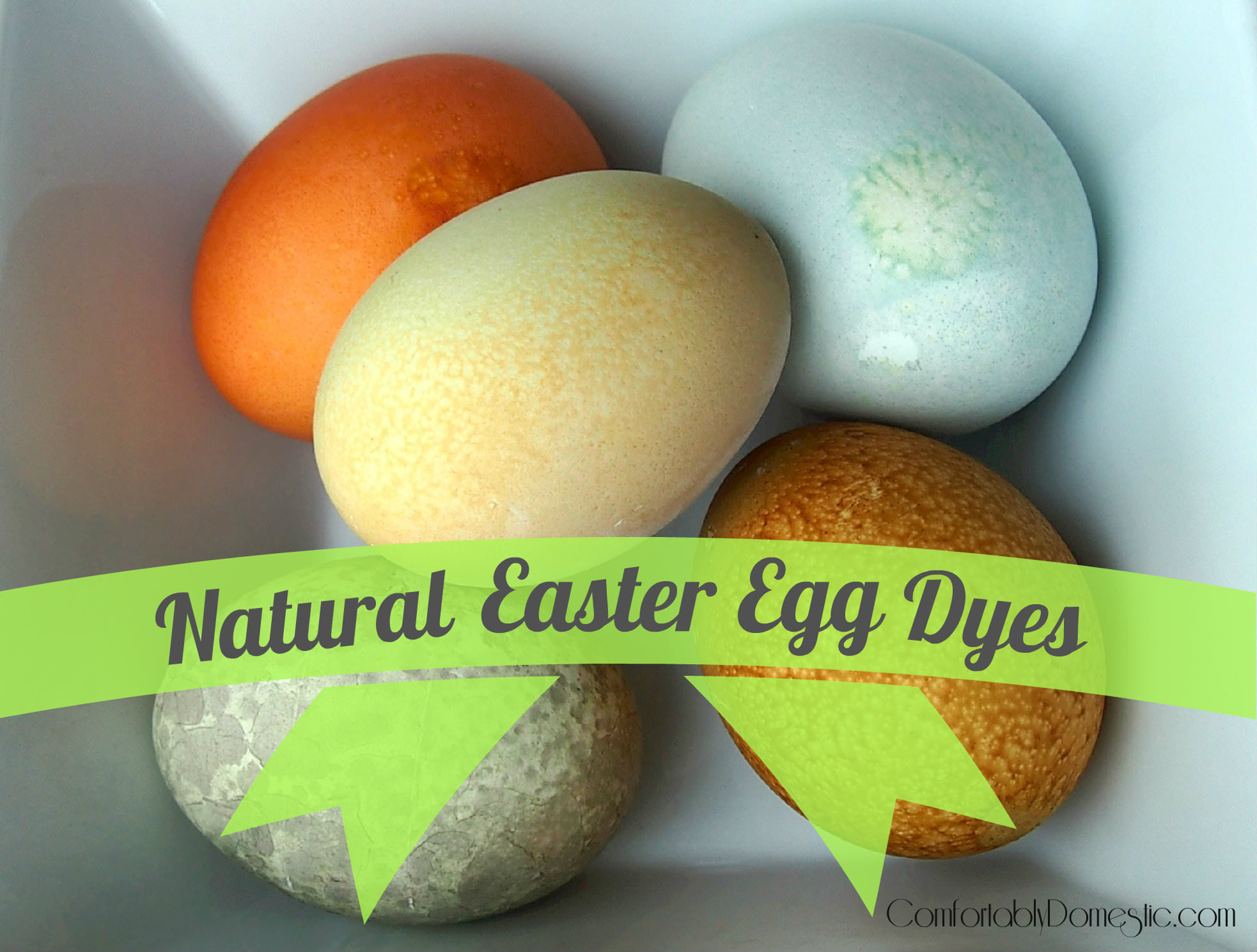 Natural Easter Egg Dyes via ComfortablyDomestic.com