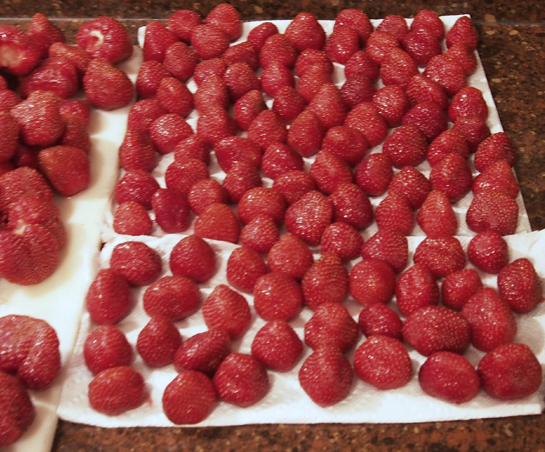 drying-strawberries-for-pie