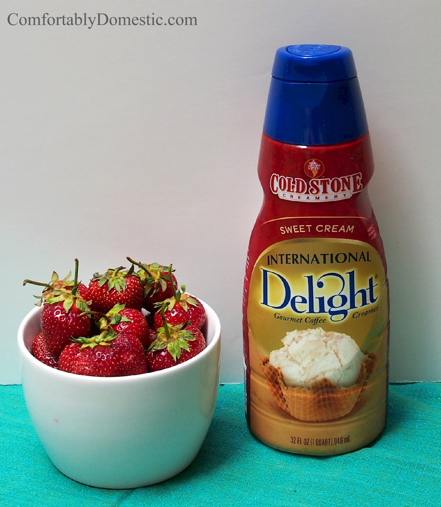 Strawberries and cream, in the form of frozen bars, makes for a tasty and refreshing summer time treat! Easy to make with the help of Cold Stone International Delights creamer!