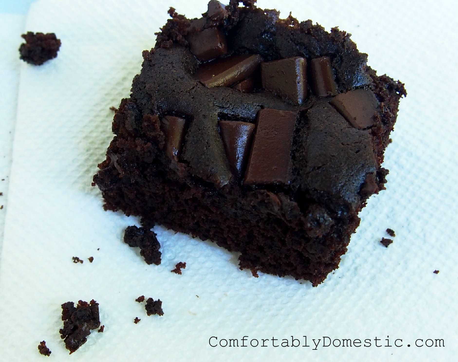 Gluten Free, Egg Free, Nut Free Brownies | ComfortablyDomestic.com Delicious fudge brownies that are so good that you won't even miss what's missing! 