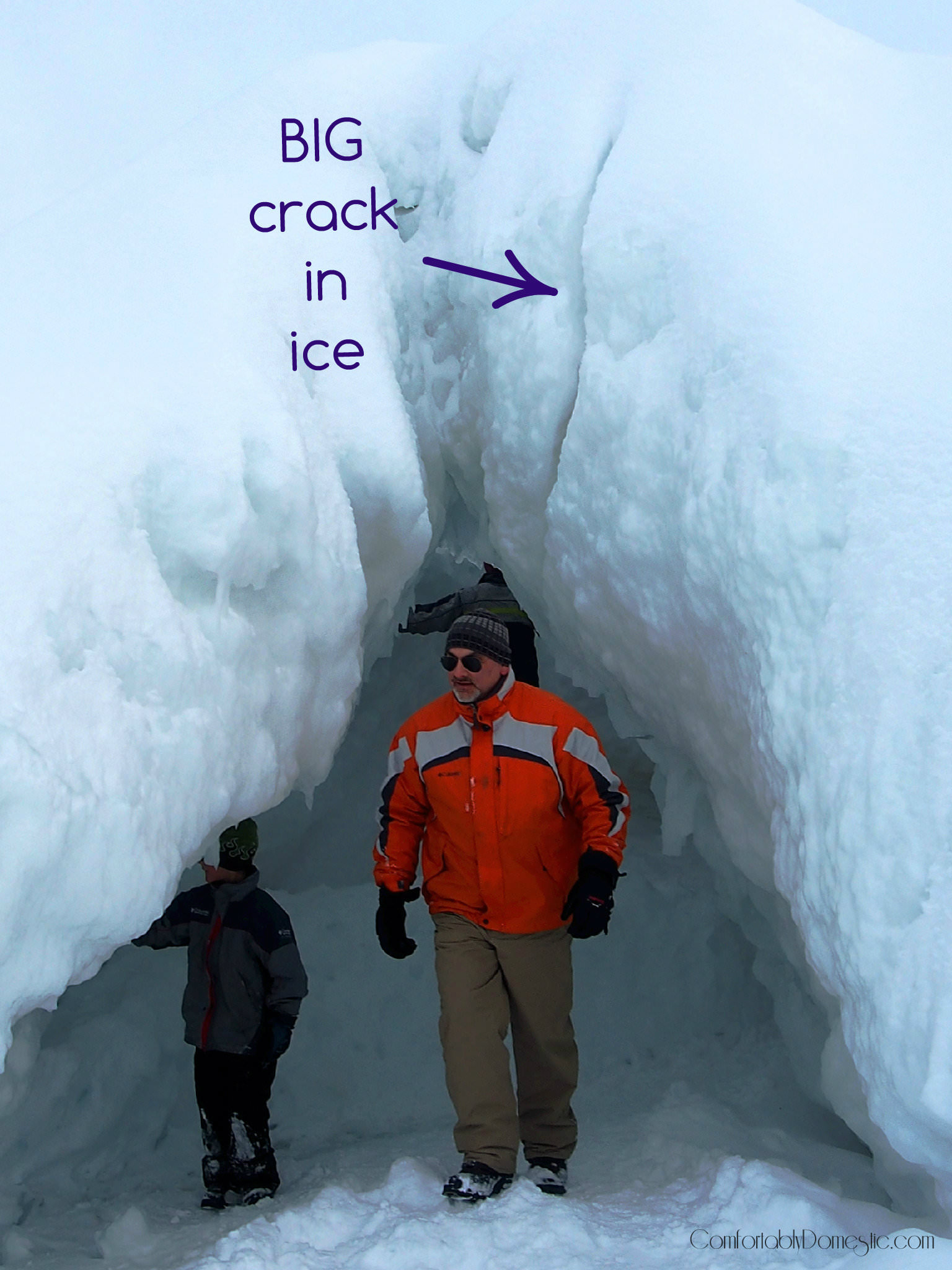 Eek! An fissure in the ice!