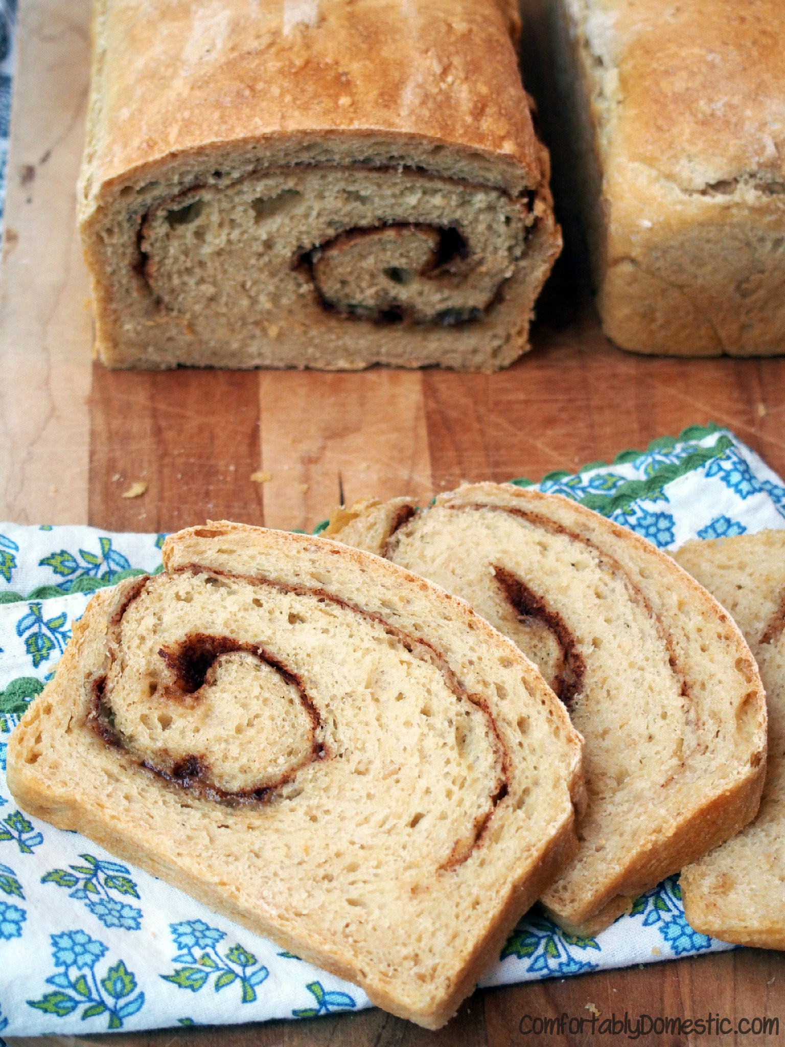 No Knead Cinnamon Swirl Oat Bread | ComfortablyDomestic.com