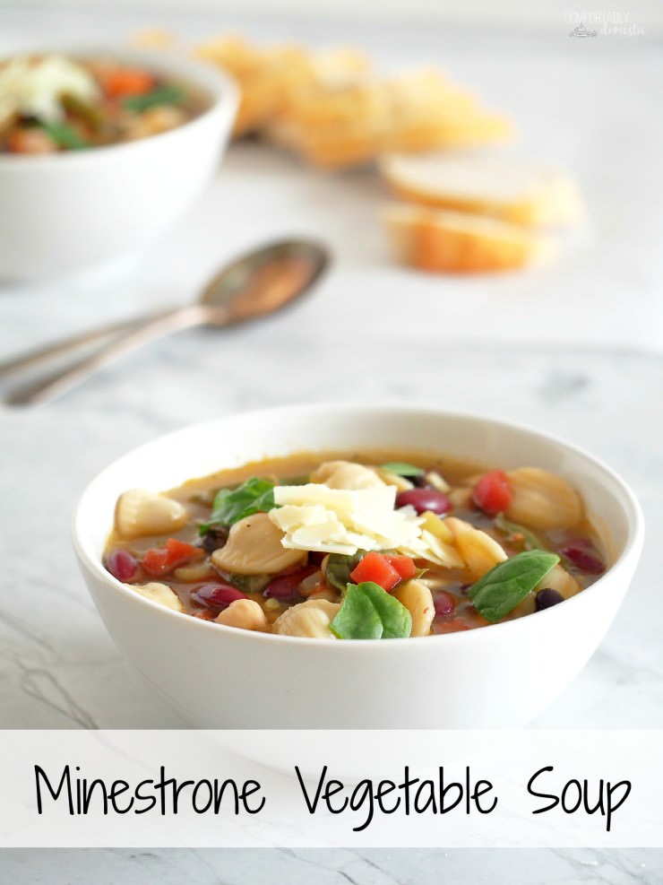 Minestrone Vegetable Soup Olive-Garden-Copy-Cat-Recipe - is chock full of fresh vegetables, tender beans, and chewy pasta for a healthy, hearty soup that eats like a meal. Can easily be made vegetarian and vegan. | ComfortablyDomestic.com