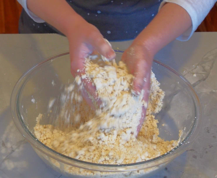 homemade-flour-tortillas-step-by-step-cutting-in