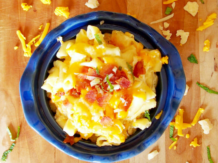 One-Pan-Macaroni-and-Cheese-recipe makes it a breeze to prepare homemade mac & cheese at home with this no-boil, one pan recipe.