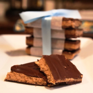 Dark Chocolate SunButter Candy Bars are a delicious, dead-ringer copy cat of a Reese's peanut butter cup, but it's allergy friendly and nut free! | ComfortablyDomestic.com