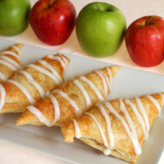 Apple turnovers are a sweet breakfast treat with a cup of coffee, as an afternoon snack, or for a light dessert. The best part is that they're incredibly easy to make! | ComfortablyDomestic.com