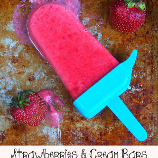 Strawberries and cream, in the form of frozen bars, makes for a tasty and refreshing summer time treat! Easy to make with the help of Cold Stone International Delights creamer! | ComfortablyDomestic.com