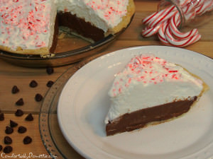 Chocolate Peppermint Cream Pie || ComfortablyDomestic.com