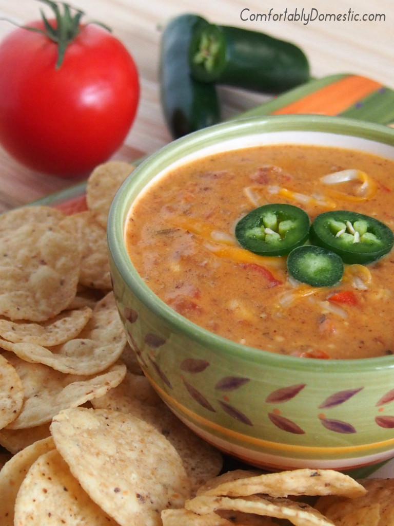Chile con queso con chorizo is a deliciously creamy, chile-infused, Tex-Mex style cheese dip, made extra special with the addition of chorizo sausage. | ComfortablyDomestic.com