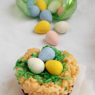 Cadbury Mini Eggs Rice Krispies Treats Birds Nests | ComfortablyDomestic.com | Easter | candy | chocolate | desserts