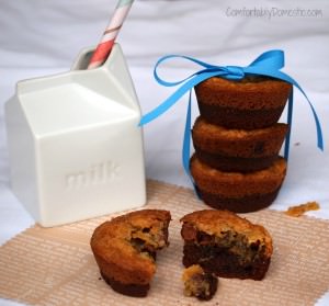 Crownies are a delicious dessert combination of soft chocolate chip cookies and fudgy, chewy brownies. | ComfortablyDomestic.com