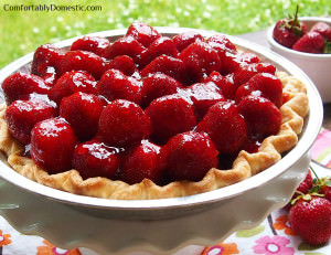 Fresh Strawberry Pie | ComfortablyDomestic.com