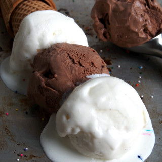 Vanilla Bean Ice Cream and Extra Creamy Chocolate Ice Cream Recipes | ComfortablyDomestic.com