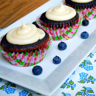 Real Blueberry Cupcakes with Lemon Tea Infused Frosting | ComfortablyDomestic.com