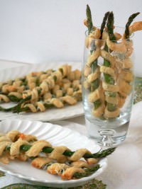 A great use for fresh asparagus is to make cheesy asparagus pastry spirals! Tangy Asiago cheese and buttery pastry entwine fresh asparagus in this simple appetizer recipe. | ComfortablyDomestic.com