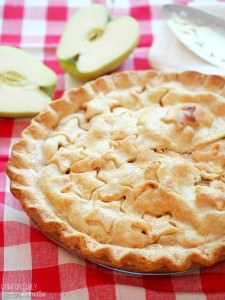 Homemade Classic Apple Pie Recipe | ComfortablyDomestic.com