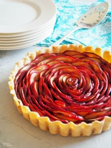How to make a Rose Apple Pie - Get the step-by-step tutorial on ComfortablyDomestic.com