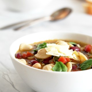 Minestrone-Vegetable-Soup-Olive-Garden-Copy-Cat-Recipe is chock full of fresh vegetables, tender beans, and chewy pasta for a healthy, hearty soup that eats like a meal.